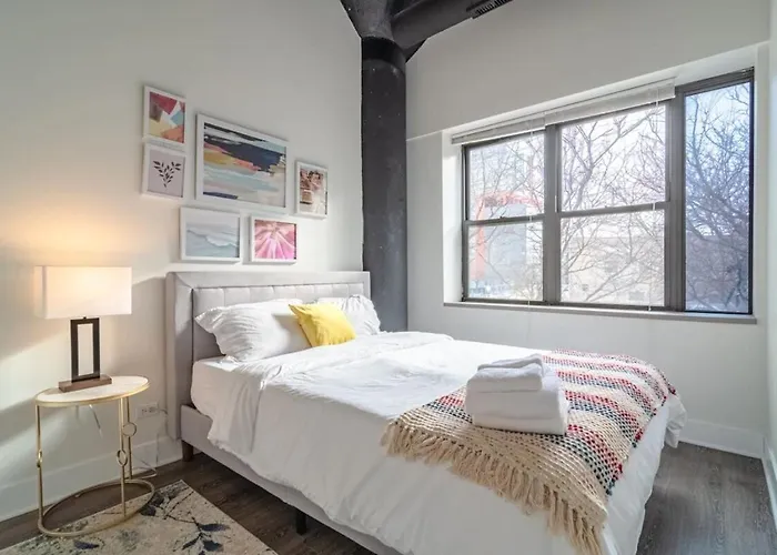 Mccormick Place Family Haven: Spacious 3br-2ba For 8 *