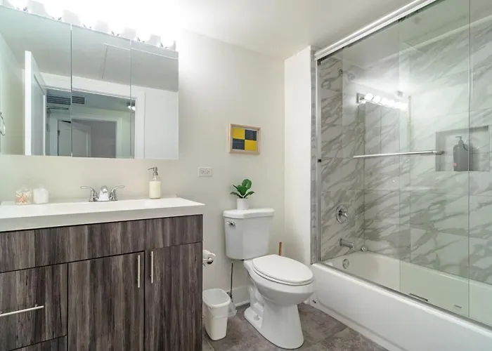 Mccormick Place Family Haven: Spacious 3br-2ba For 8 Chicago